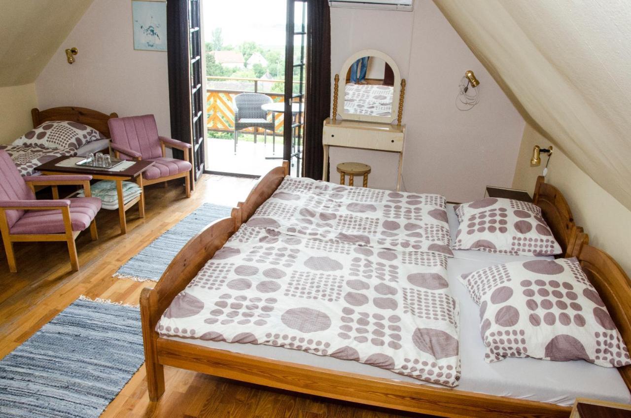 Pigal Panzio Bed & Breakfast Badacsonyors ภายนอก รูปภาพ